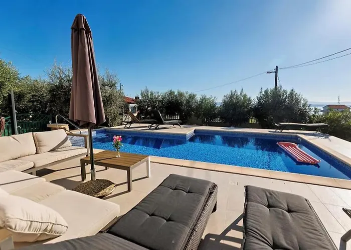 Family Friendly House With A Swimming Pool - 25280 Ferienhaus *