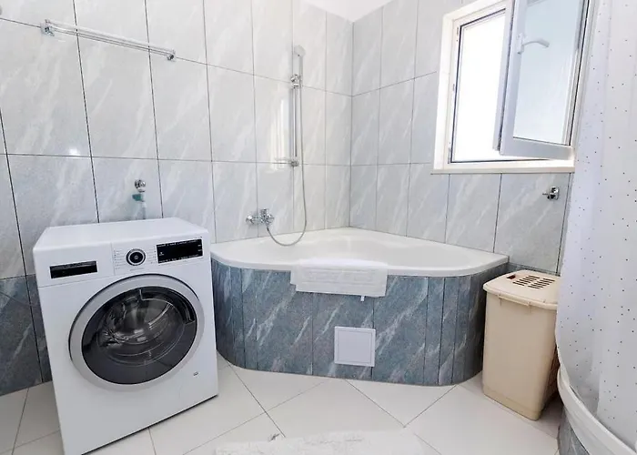 Family Friendly House With A Swimming Pool - 25280 * Split