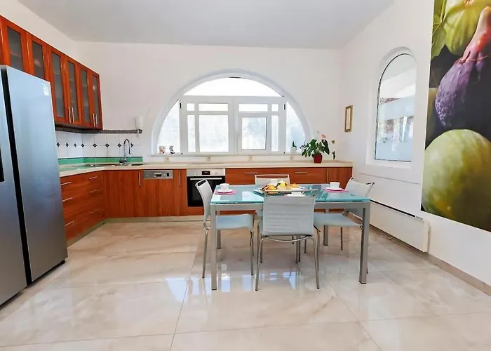 Ferienhaus Family Friendly House With A Swimming Pool - 25280