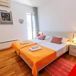 Family Friendly House With A Swimming Pool - 25280 Vikendica Split