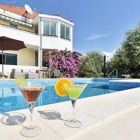 Family Friendly House With A Swimming Pool - 25280 Vikendica