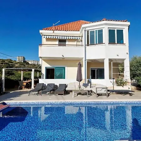 Vikendica Family Friendly House With A Swimming Pool - 25280 Split