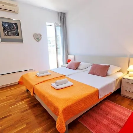 Family Friendly House With A Swimming Pool - 25280 Feriehus Split
