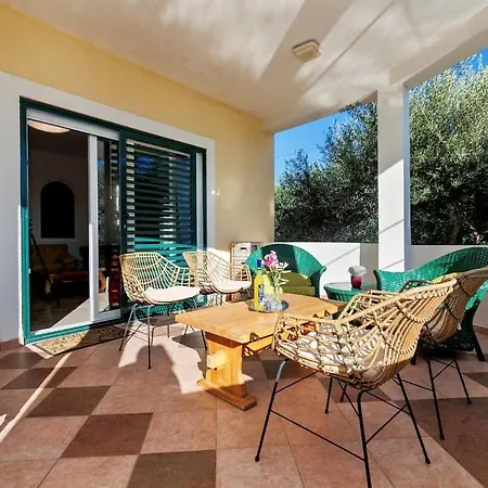 Family Friendly House With A Swimming Pool - 25280 Feriehus Split