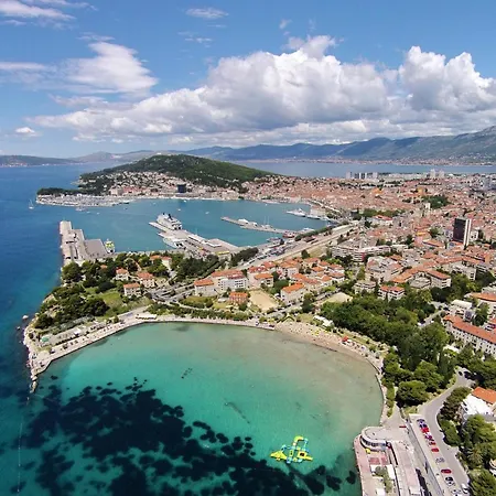 Family Friendly House With A Swimming Pool - 25280 Vikendica Split